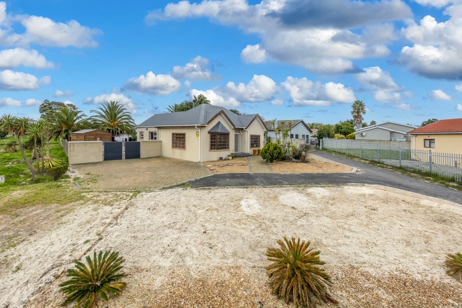 4 Bedroom Property for Sale in Amandelsig Western Cape